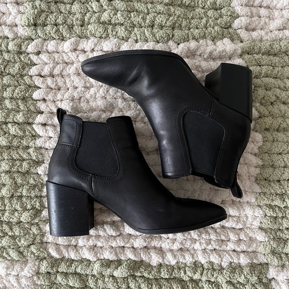 Steve Madden Shoes - Steve Madden Odo Chelsea Booties size 7